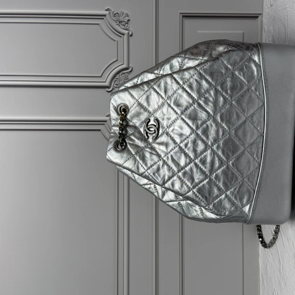 샤넬 가브리엘 백팩 실버 컬러 복원 사례 - 명품수선신사